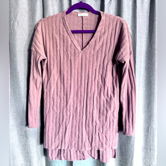 Pink sweater - Picture 1 of 2